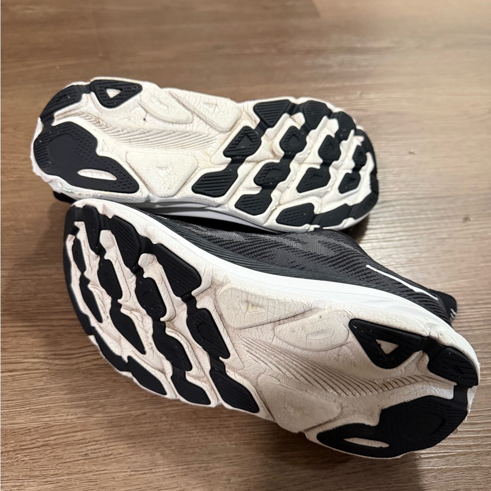 Hoka clifton 9 women’s Black and White Athletic Shoes - Picture 8 of 10